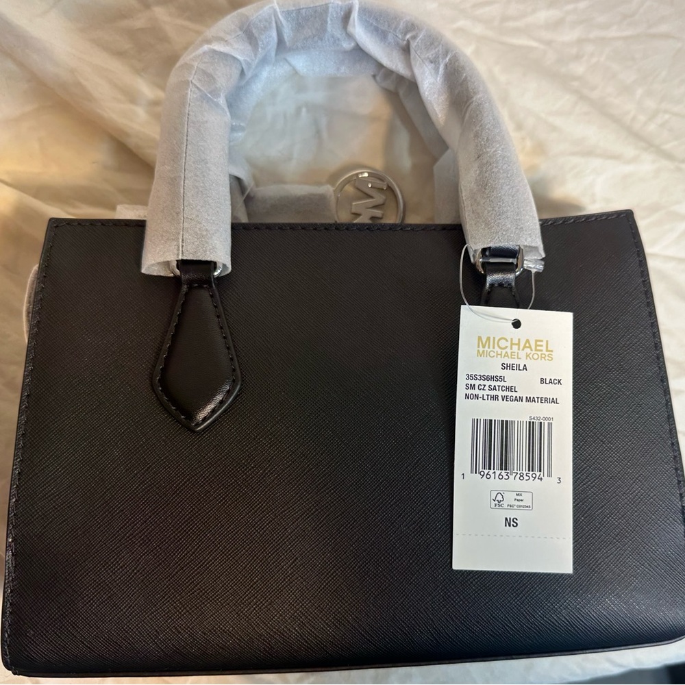 NWT Michael Kors Sheila Small Saffiano Vegan Leather Satchel in black - Picture 4 of 14